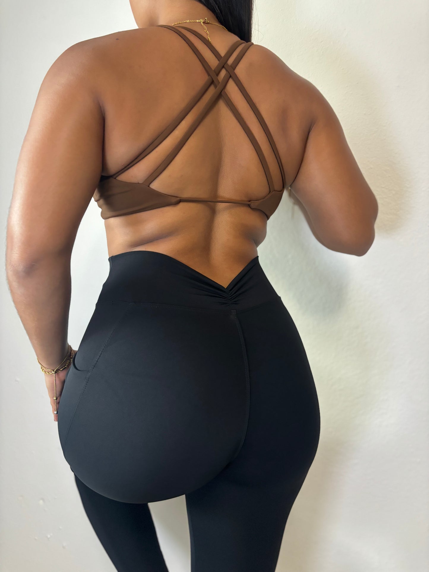 Twist sport bra